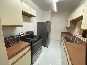 2856 Holly Hall St in Houston, TX - Building Photo - Building Photo