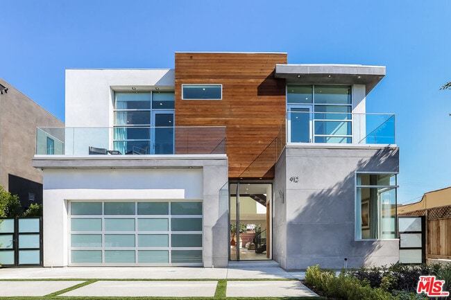 property at 912 N Crescent Heights Blvd