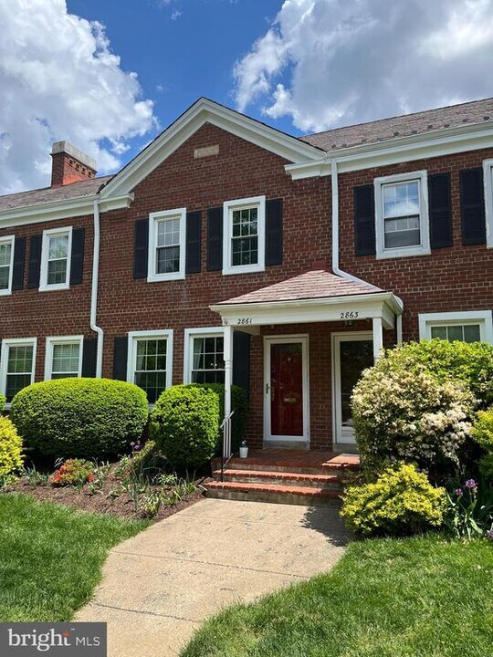 2861 S Abingdon St in Arlington, VA - Building Photo