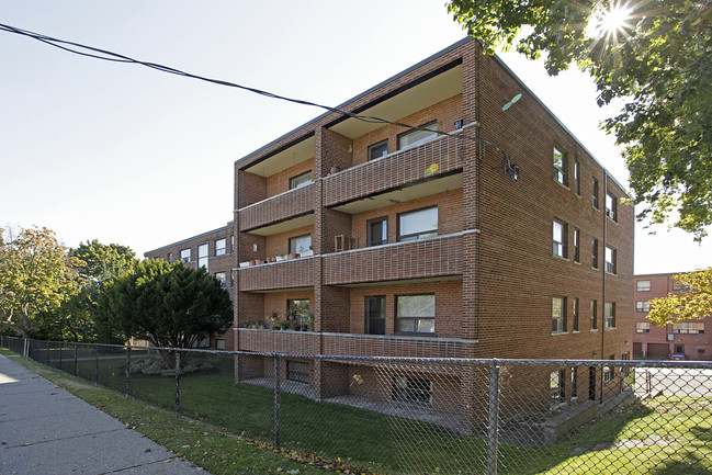 179 Berry Rd in Toronto, ON - Building Photo - Primary Photo