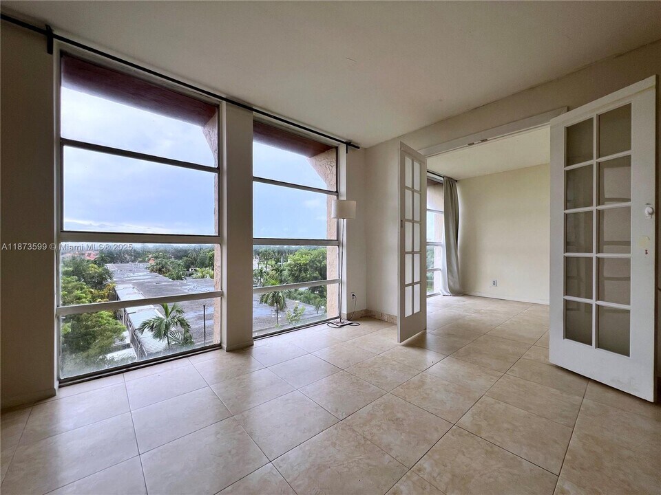 2101 Atlantic Shores Blvd in Hallandale Beach, FL - Building Photo