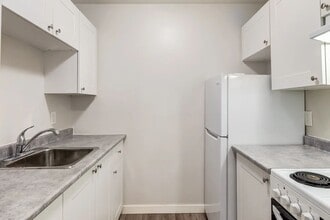 Williamson Manor in Edmonton, AB - Building Photo - Building Photo
