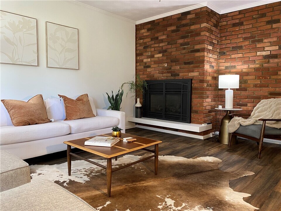 5 Suburban Dr in Big Flats, NY - Building Photo