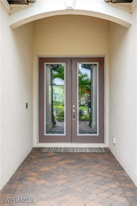 2098 Antigua Ln in Naples, FL - Foto de edificio