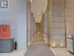 50 Charles St E in Toronto, ON - Building Photo - Building Photo