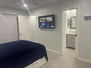 6396 Royal Woods Dr in Ft. Myers, FL - Foto de edificio - Building Photo