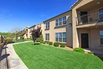 Las Norias Apartments in El Paso, TX - Foto de edificio - Building Photo