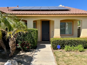 1559 Park Meadows Dr in San Jacinto, CA - Foto de edificio - Building Photo