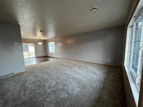 1602 S Campbell Trail in Sioux Falls, SD - Building Photo - Building Photo