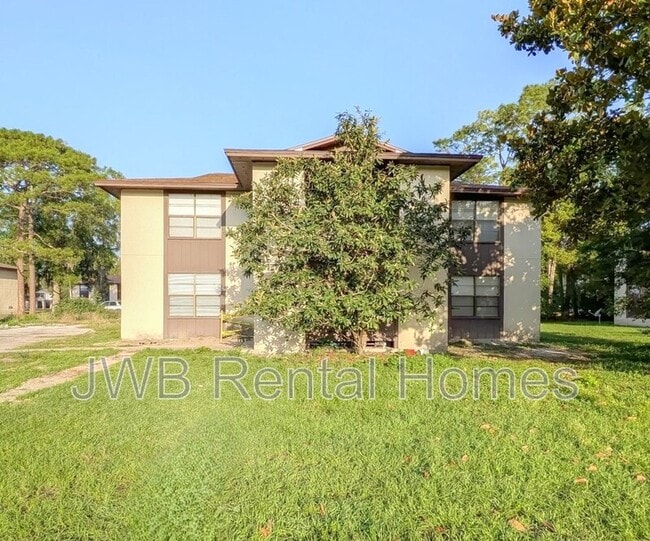 property at 476 Bentwood Ln