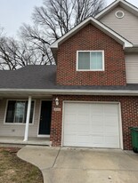 8515 Clark St in Clive, IA - Building Photo