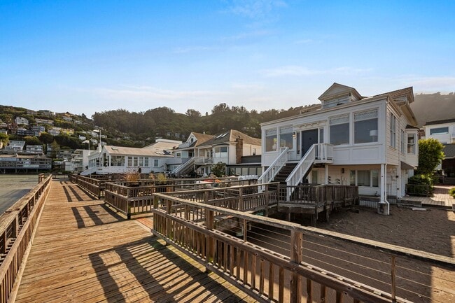 215 Bridgeway in Sausalito, CA - Building Photo - Building Photo