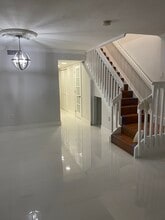 9191 Fontainebleau Blvd in Miami, FL - Building Photo - Building Photo