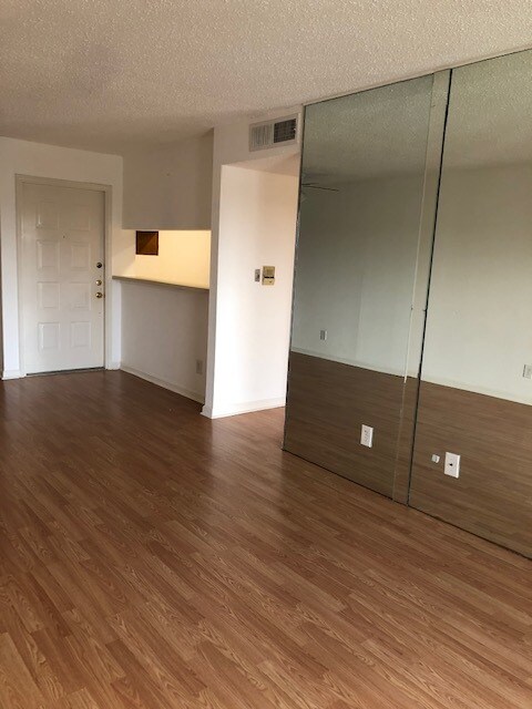 2830 S Bartell Dr in Houston, TX - Building Photo