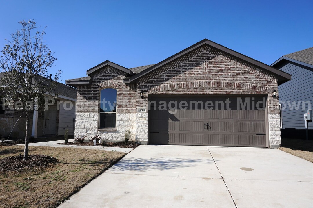 1508 Wind Spgs Dr in Forney, TX - Building Photo