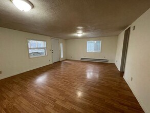 387 SE Darrell Ave in Winston, OR - Building Photo - Building Photo