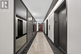 5785 Yonge St in Toronto, ON - Building Photo - Building Photo