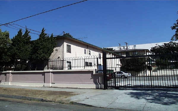 2199 W 26th Pl in Los Angeles, CA - Foto de edificio - Building Photo