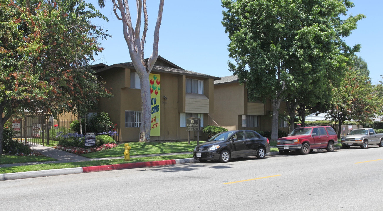 Riverstone Apartments in El Monte, CA - Building Photo