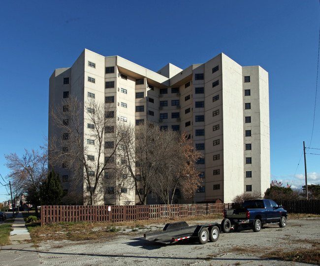 Lakeside Towers in Kenosha, WI - Building Photo - Building Photo