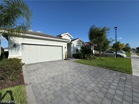 2458 Orchard St in Naples, FL - Building Photo