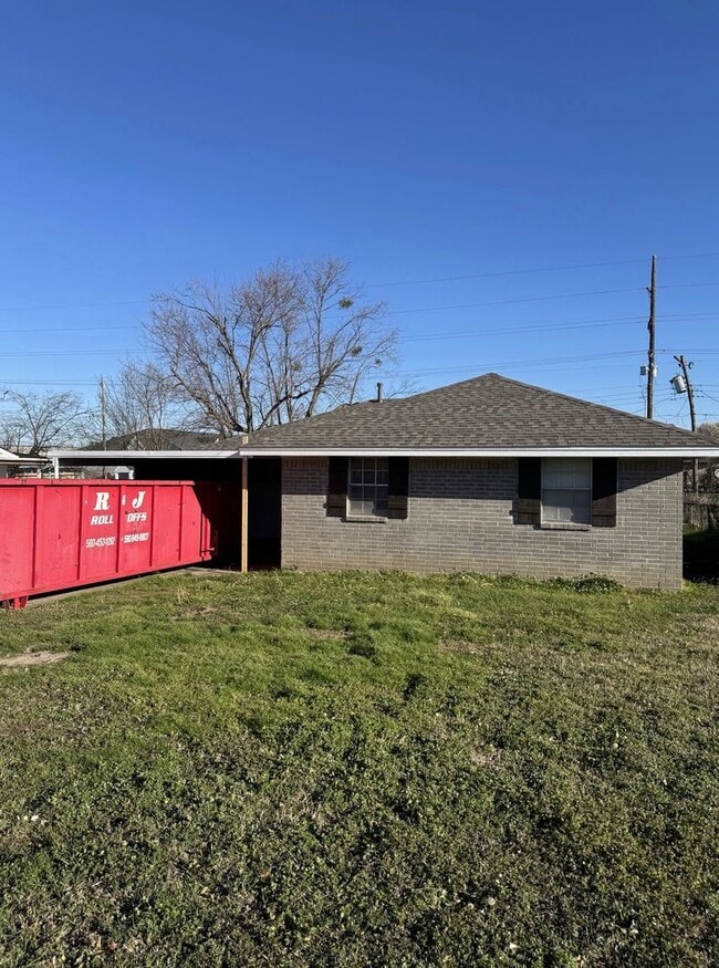 property at 916 E Howard St