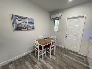 1117 Douglas Rd in Miami, FL - Building Photo - Building Photo