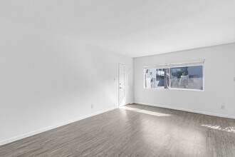 Park Fulton in North Hollywood, CA - Building Photo - Building Photo