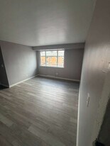 13975 Superior Rd, Unit 103 in East Cleveland, OH - Building Photo