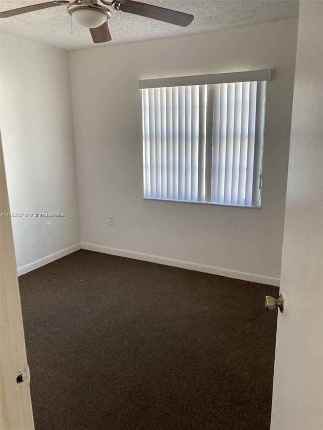 17450 SW 106th Ave in Miami, FL - Building Photo - Building Photo