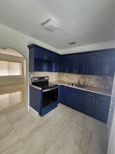 890 NW 106th St in Miami, FL - Building Photo - Building Photo