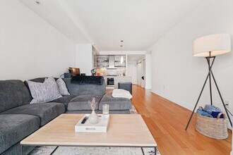 77 Hudson St in Jersey City, NJ - Building Photo - Building Photo