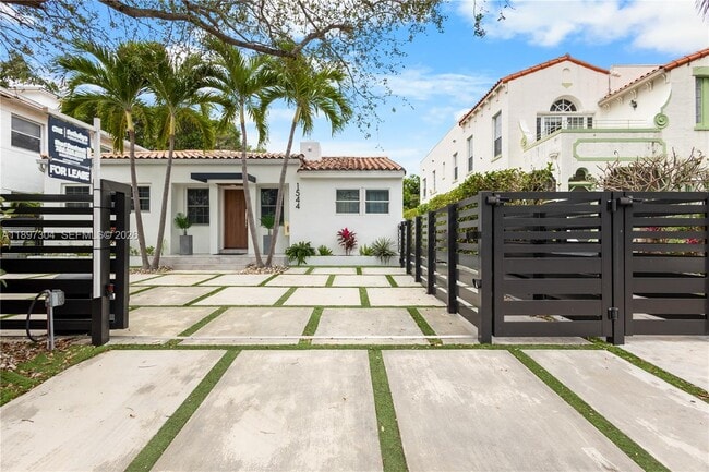 1544 Michigan Ave in Miami Beach, FL - Building Photo - Building Photo