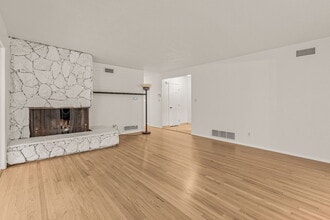 9351 La Suvida Dr in La Mesa, CA - Building Photo - Building Photo