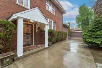 6833 S Cregier Ave in Chicago, IL - Building Photo - Building Photo