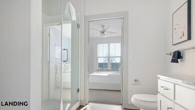 340 W 25th St, Unit 1-302 in Charlotte, NC - Foto de edificio - Building Photo