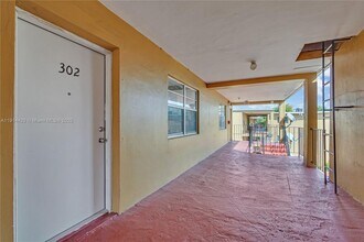 1330 W 54th St in Hialeah, FL - Building Photo - Building Photo
