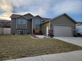 737 Copperfield Dr in Rapid City, SD - Building Photo