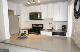 2401 H St NW, Unit 504 in Washington, DC - Building Photo - Building Photo
