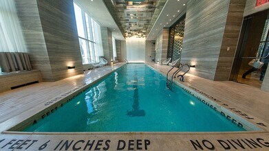 555 10th Ave in New York, NY - Foto de edificio - Building Photo