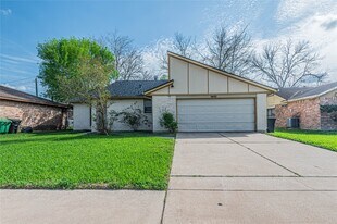 9462 Fuqua St in Houston, TX - Building Photo