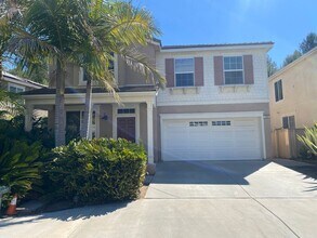 1050 Woodcrest Ln in Vista, CA - Building Photo - Building Photo