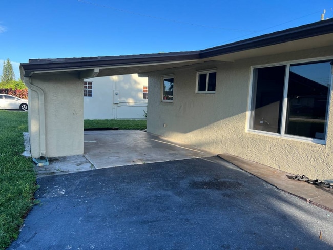 6327 SW 2nd St in Margate, FL - Building Photo - Building Photo