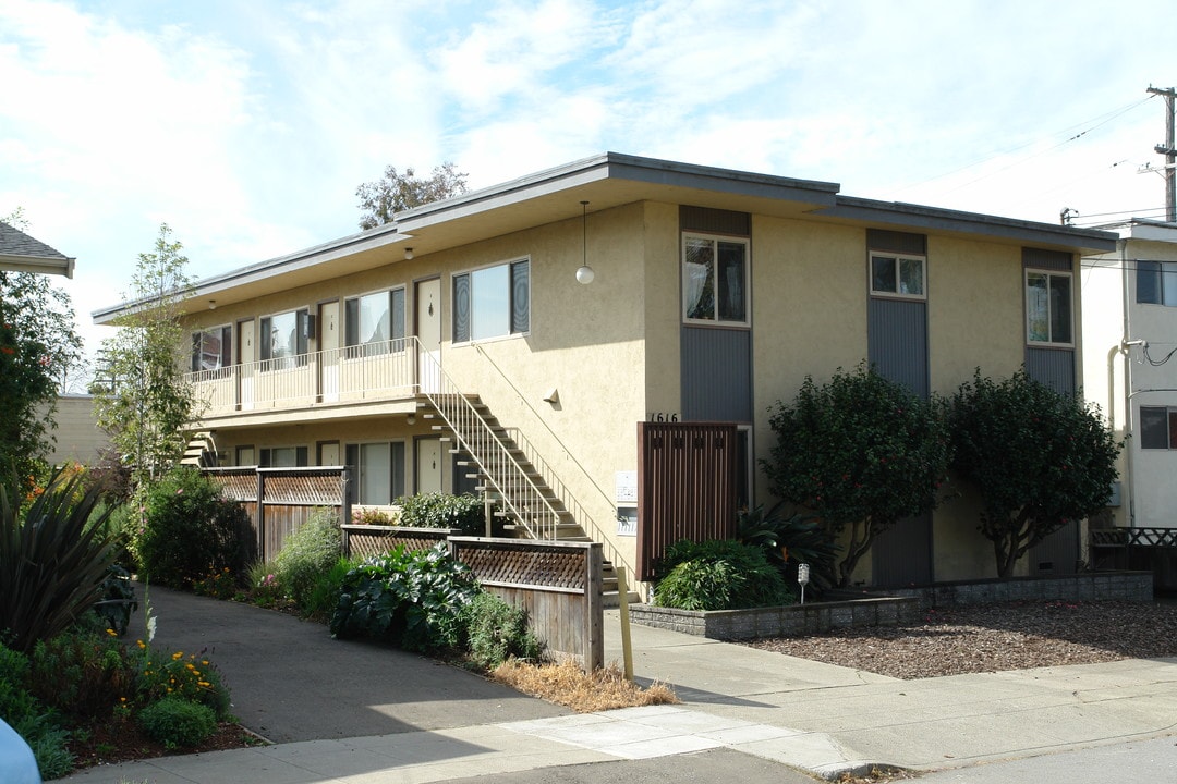 1616 Berkeley Way in Berkeley, CA - Foto de edificio