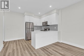 1100 Lackner Pl in Kitchener, ON - Building Photo - Building Photo