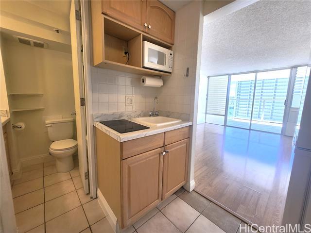 445 Seaside Ave in Honolulu, HI - Building Photo - Building Photo