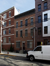 215 Clinton St in Hoboken, NJ - Building Photo - Building Photo