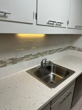 1405 Oak Grove Ave in Burlingame, CA - Building Photo - Building Photo