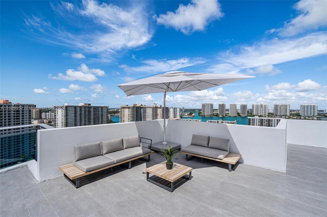 17550 Collins Ave, Unit ph1 in Sunny Isles Beach, FL - Foto de edificio