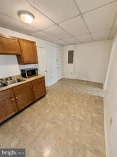 15 N Washington St in Berkeley Springs, WV - Foto de edificio - Building Photo